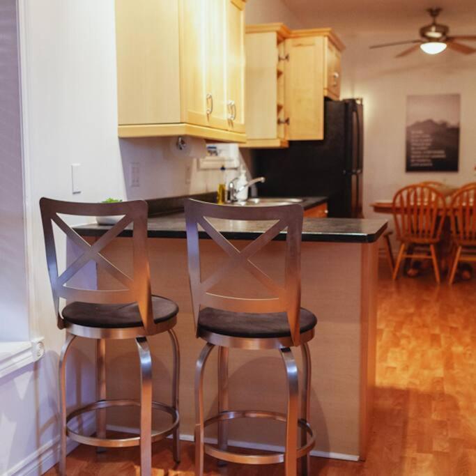 贝尔维尔Large Upstairs Flat In Downtown Century Building公寓 外观 照片