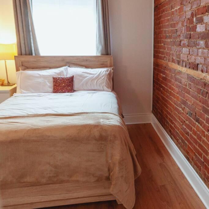 贝尔维尔Large Upstairs Flat In Downtown Century Building公寓 外观 照片